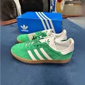 NEW w box - adidas Gazelle Court Green Gum. MENS 7.5 & WOMENS 5.5 US. EU 38